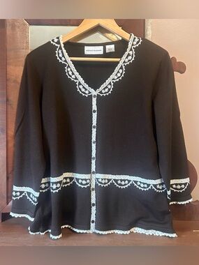 Alfred Dunner Coffee Brown White Crochet Accented Knit Top: Size LARGE